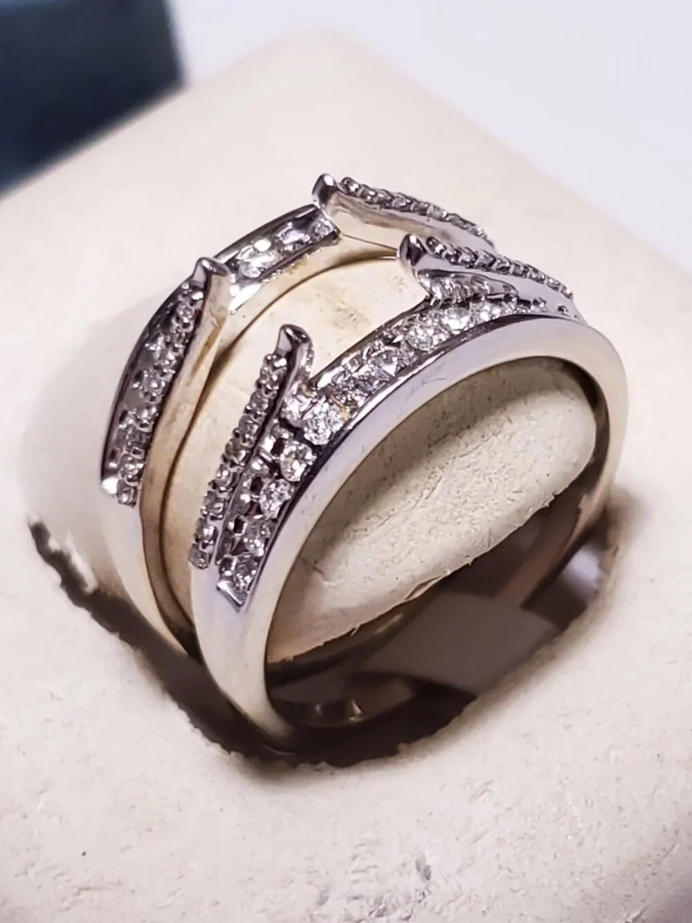 Estate .50ctw Natural Diamond Channel &raised 14Kt WG Engagement Ring Guard24982